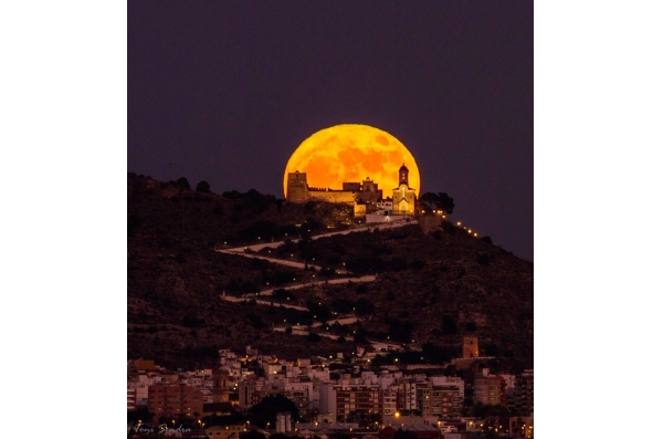 Discover Cullera and travel by Taxi with peace of mind